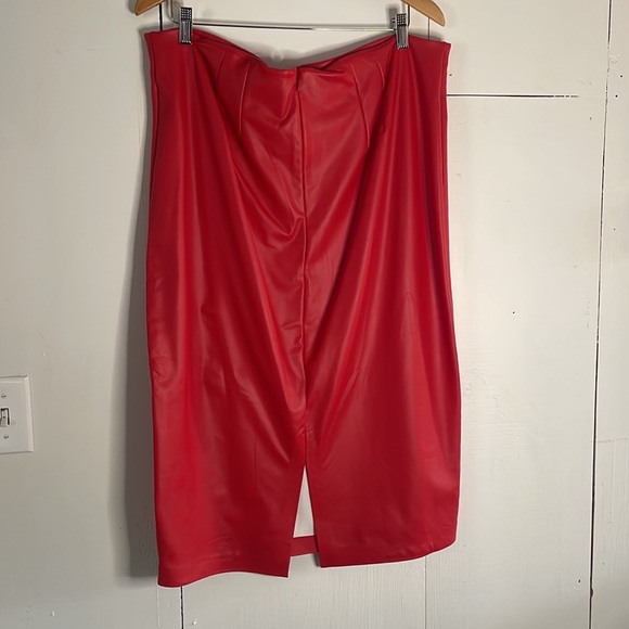 Sexy Eloquii Red Pleather Skirt NWOT - Picture 3 of 3